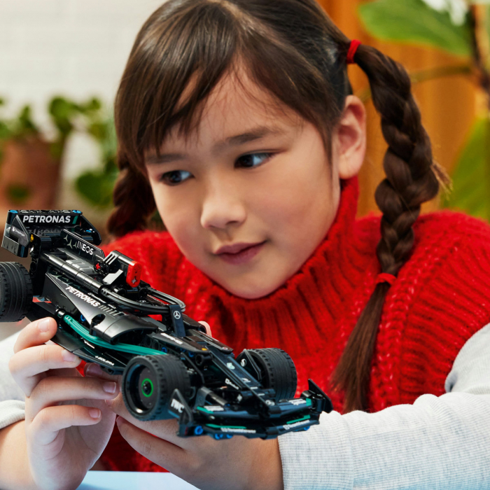  Mercedes-AMG F1 W14 E Performance Pull-Back [5]