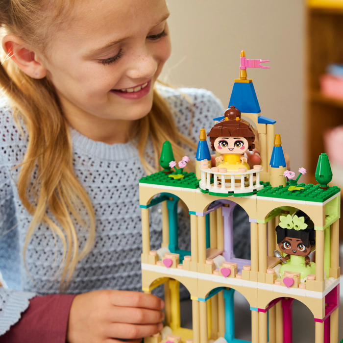 Miniprințesele Belle și Tiana la castel [7]