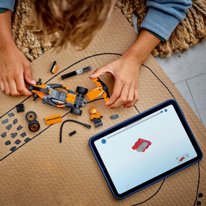  Pilot F1 cu masina de curse McLaren [6]