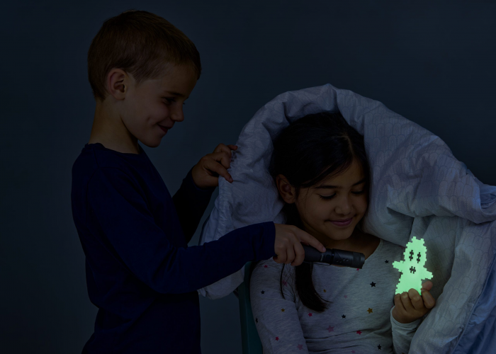 Set constructie educativ Plus-Plus Glow in the Dark, 3000 piese pentru activitati STEM si dezvoltare creativa [4]