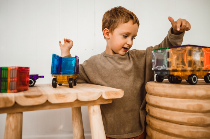 Set magnetic Magblox - 2 sasiuri magnetice accesorii pentru constructie cu roti de lemn - mov si galben [11]