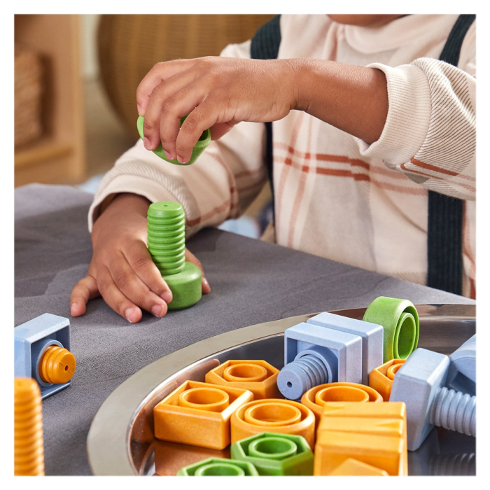 Suruburi si piulite, set de activitati cu 84 piese, Guidecraft [2]