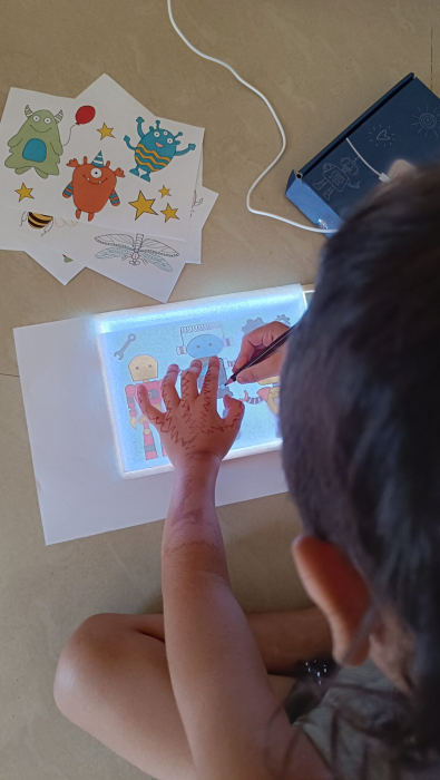 Tableta luminoasa pentru desenat Kipod [5]