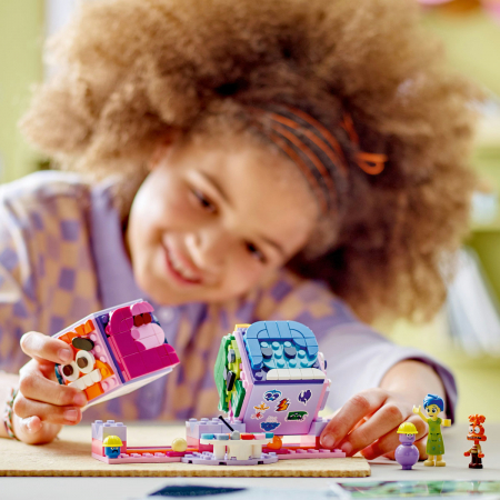  Intors pe dos: Cuburi cu emotii [4]