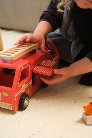 Masina de pompieri din lemn cu accesorii, Egmont Toys [4]