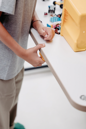 PopTop – Biroul Reglabil pe Inaltime pentru Copii Activi, negru [25]