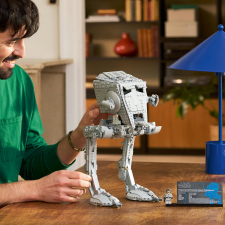 Robotul biped AT-ST [4]