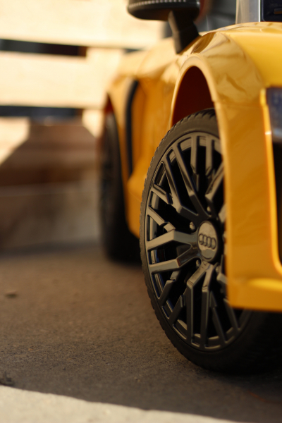 Audi R8 Spyder electric galben, copii 2-6 ani [7]