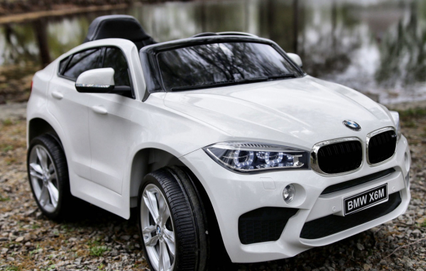 BMW X6M alb, o masinuta electrica destinata copiilor intre 2 si 6 ani [3]