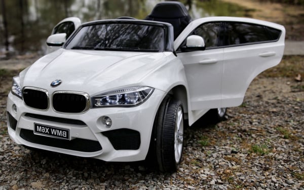 BMW X6M alb, o masinuta electrica destinata copiilor intre 2 si 6 ani [4]