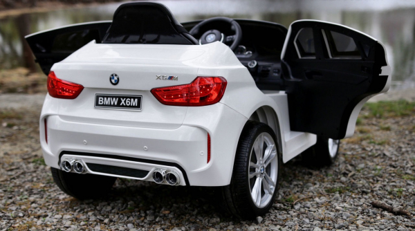 BMW X6M alb, o masinuta electrica destinata copiilor intre 2 si 6 ani [7]