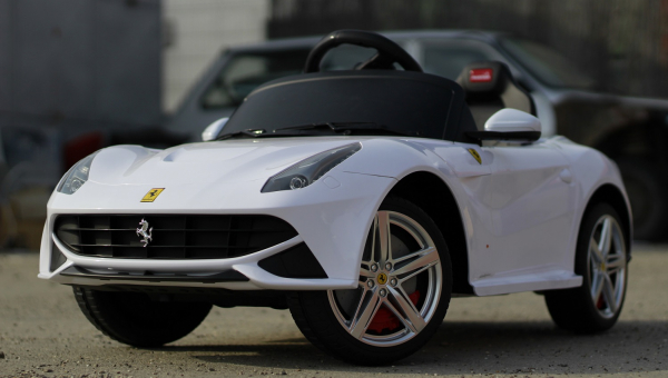 Masinuta electrica Ferrari F12 1x 25W STANDARD 12V #Alb [3]