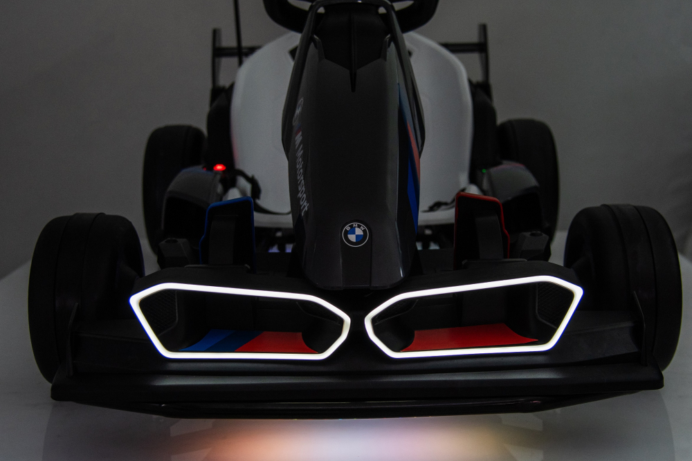 Kart electric pentru copii  BMW Motosport  putere 500W, sasiu ajustabil, Alb [21]