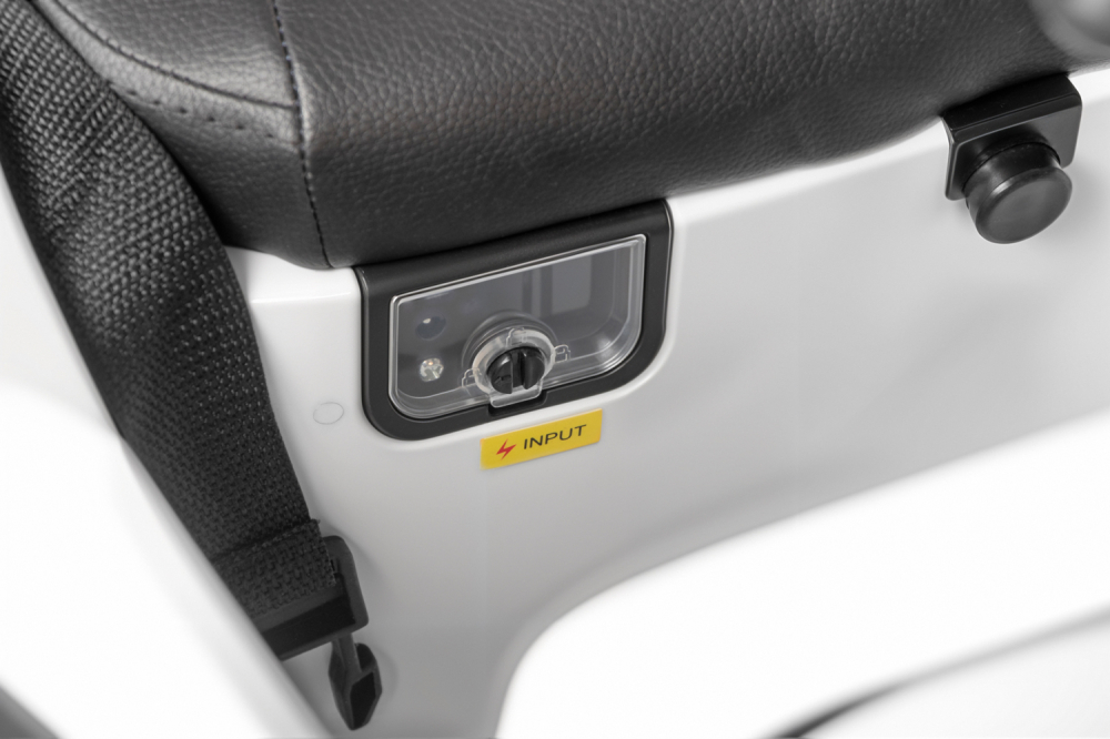 Masinuta electrica 4x4, pentru copii, Mercedes EQA 140W 12V premium, culoare Alba [15]