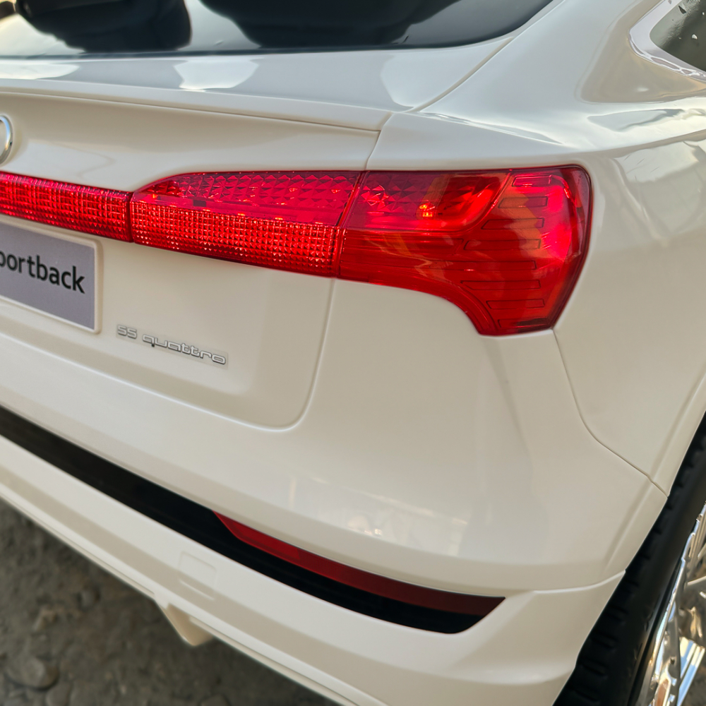 Masinuta electrica pentru copii Audi E-tron Sportback, cu echipare Premium, culoare alba [16]