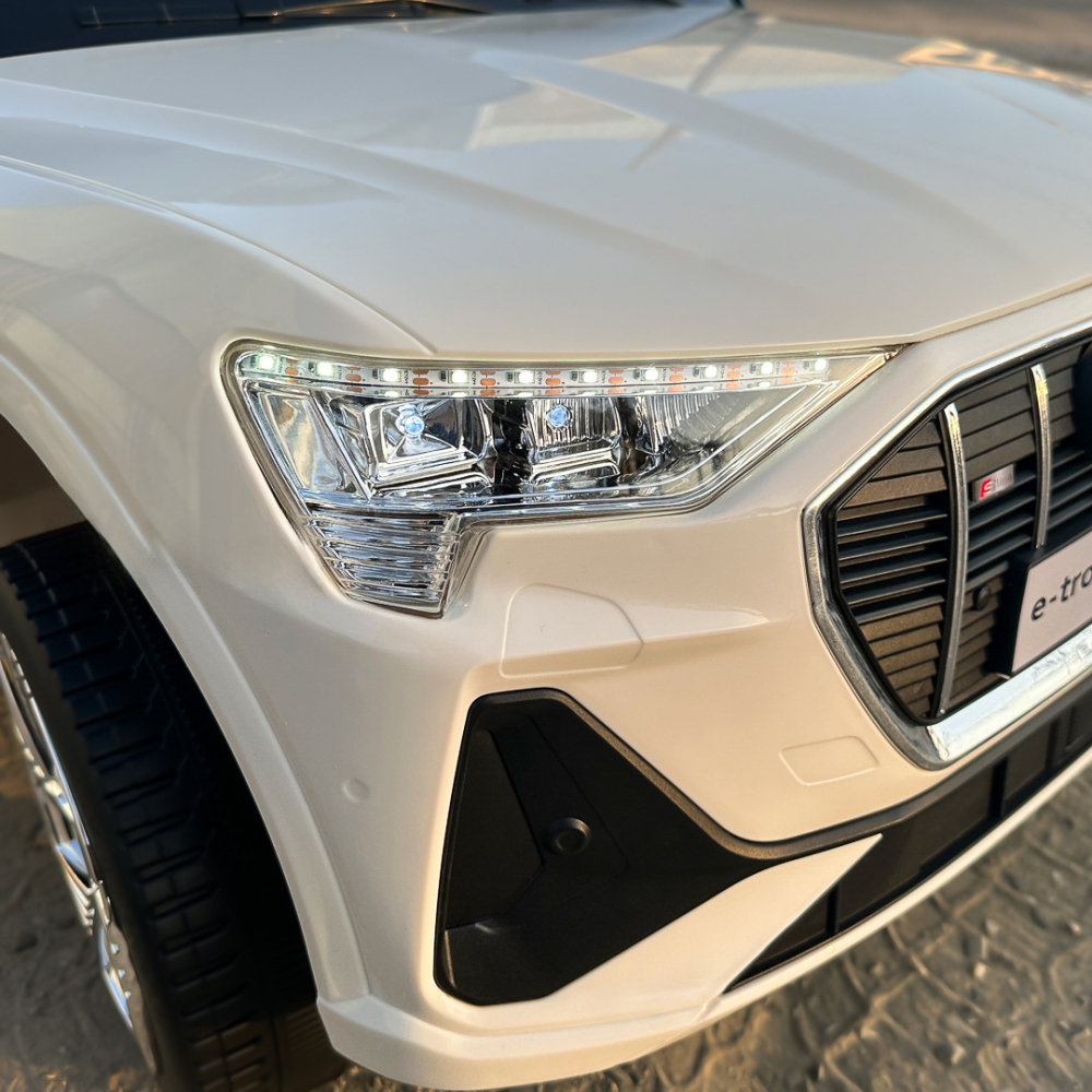 Masinuta electrica pentru copii Audi E-tron Sportback, cu echipare Premium, culoare alba [17]