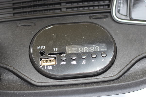 Masinuta electrica Audi Q8 STANDARD 12V #Alb [9]