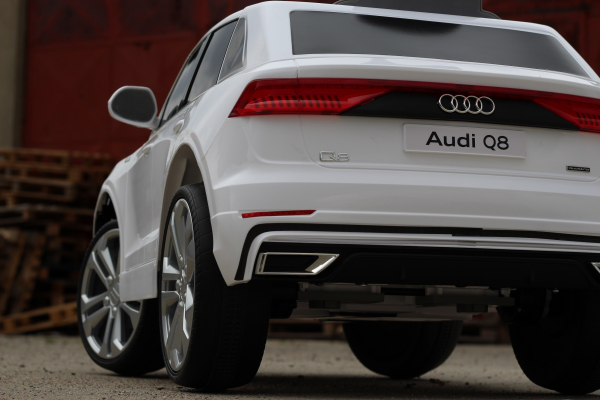 Masinuta electrica Audi Q8 STANDARD 12V #Alb [2]