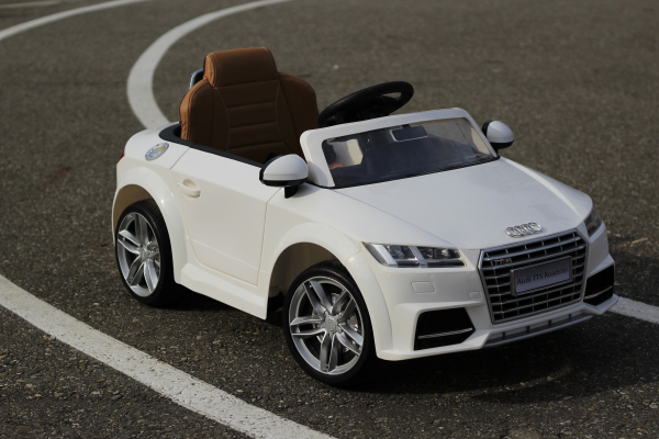 Masinuta electrica pentru copii premium Audi TTS, alba [13]