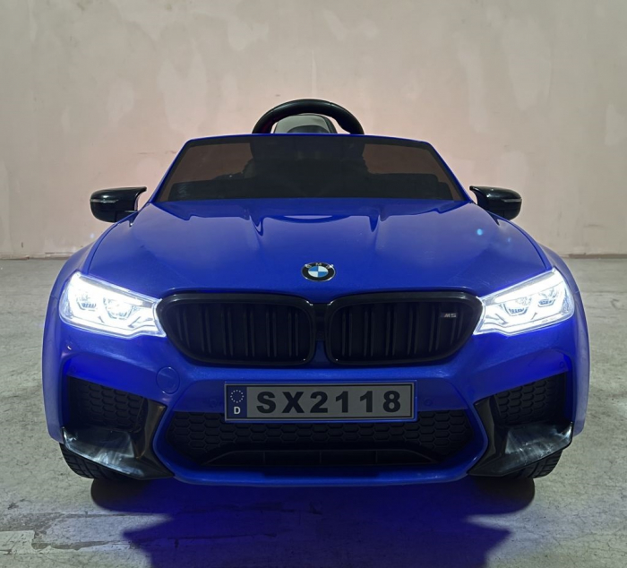 Masinuta electrica albastra pentru copii BMW M5, scaun tapitat si roti moi [23]