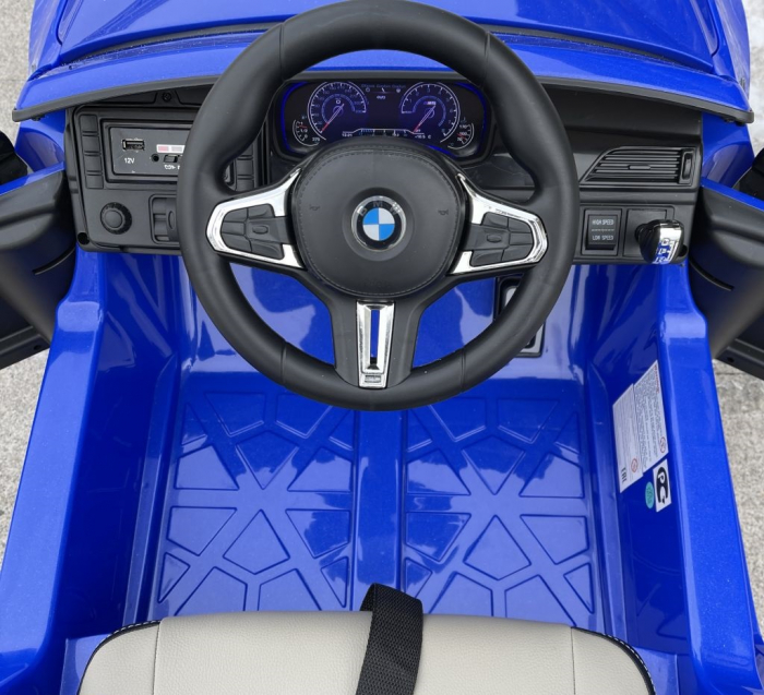 Masinuta electrica albastra pentru copii BMW M5, scaun tapitat si roti moi [13]