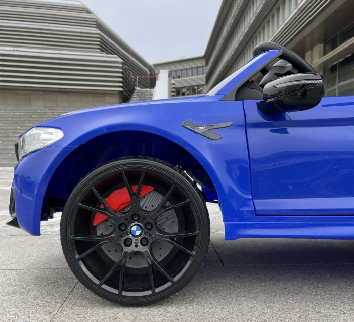 Masinuta electrica albastra pentru copii BMW M5, scaun tapitat si roti moi [7]