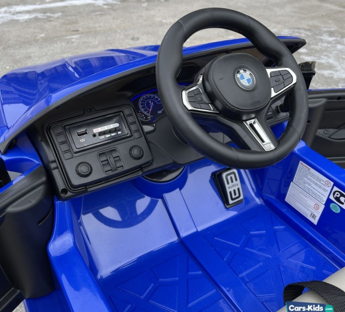 Masinuta electrica albastra pentru copii BMW M5, scaun tapitat si roti moi [14]