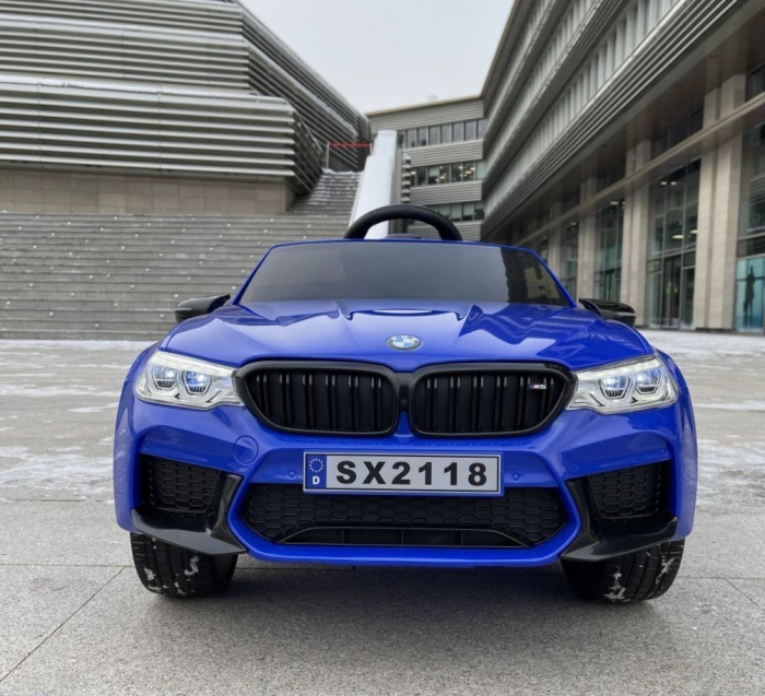 Masinuta electrica albastra pentru copii BMW M5, scaun tapitat si roti moi [4]