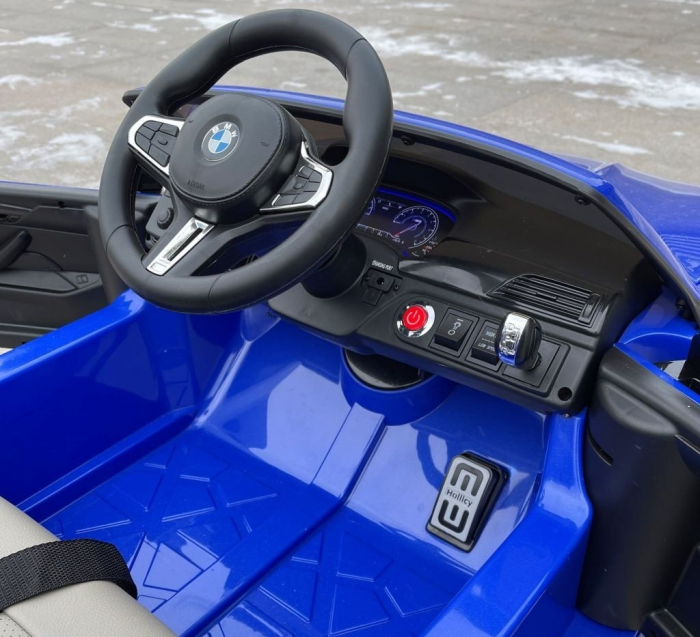 Masinuta electrica albastra pentru copii BMW M5, scaun tapitat si roti moi [15]