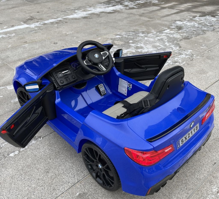 Masinuta electrica albastra pentru copii BMW M5, scaun tapitat si roti moi [11]