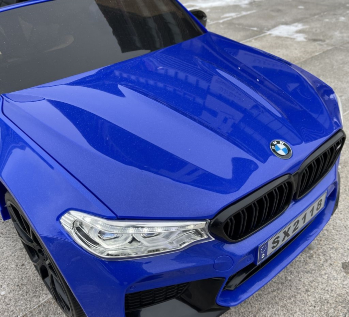 Masinuta electrica albastra pentru copii BMW M5, scaun tapitat si roti moi [21]