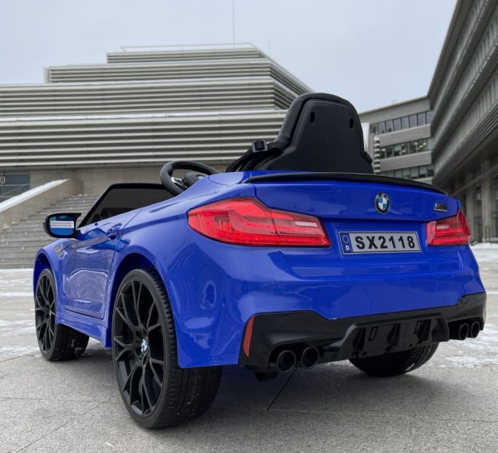Masinuta electrica albastra pentru copii BMW M5, scaun tapitat si roti moi [9]