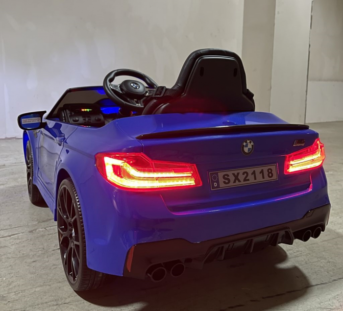 Masinuta electrica albastra pentru copii BMW M5, scaun tapitat si roti moi [24]