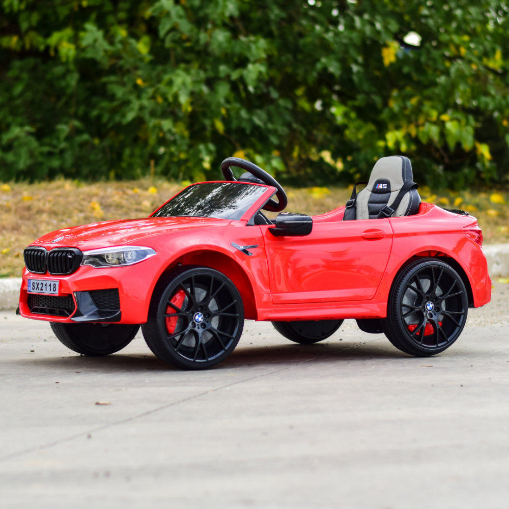 Masinuta electrica rosie pentru copii BMW M5, scaun tapitat si roti moi [5]
