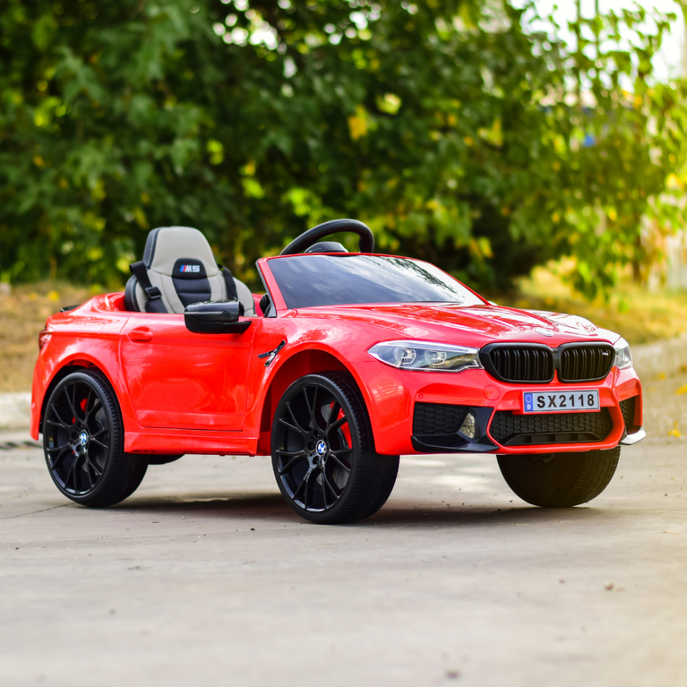 Masinuta electrica rosie pentru copii BMW M5, scaun tapitat si roti moi [11]