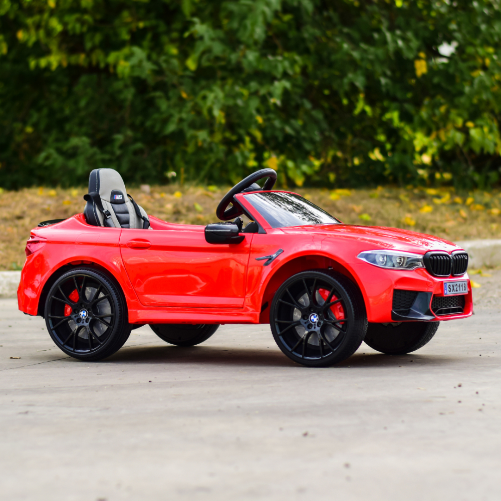 Masinuta electrica rosie pentru copii BMW M5, scaun tapitat si roti moi [10]