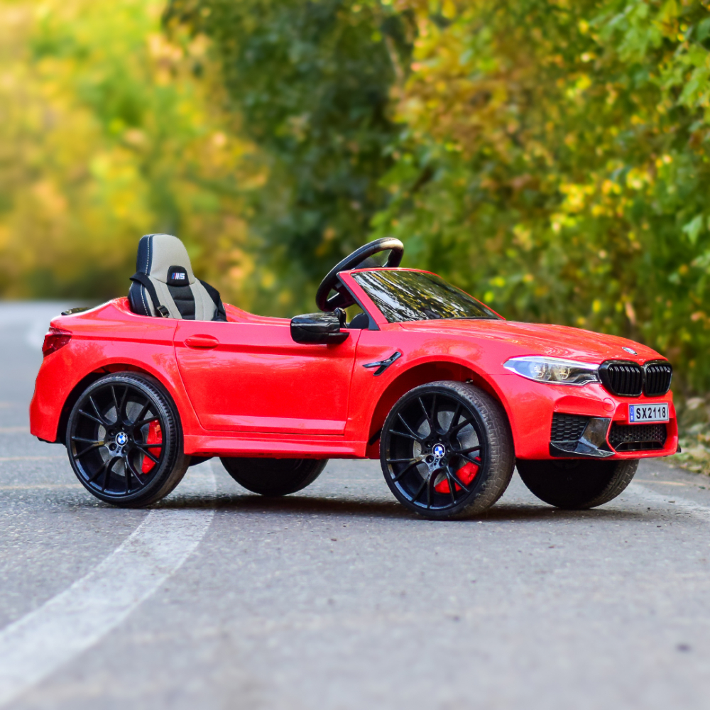 Masinuta electrica rosie pentru copii BMW M5, scaun tapitat si roti moi [13]