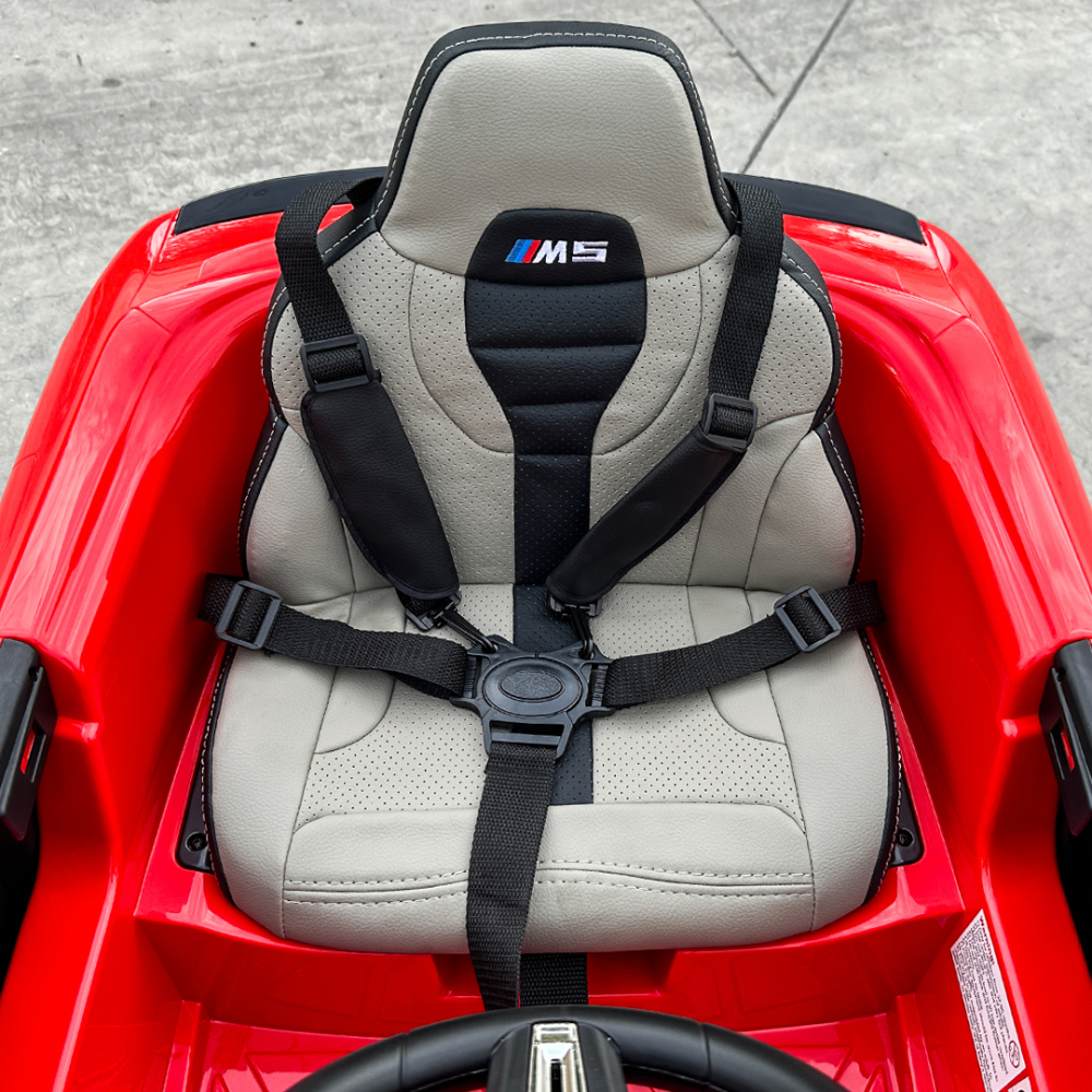 Masinuta electrica rosie pentru copii BMW M5, scaun tapitat si roti moi [15]