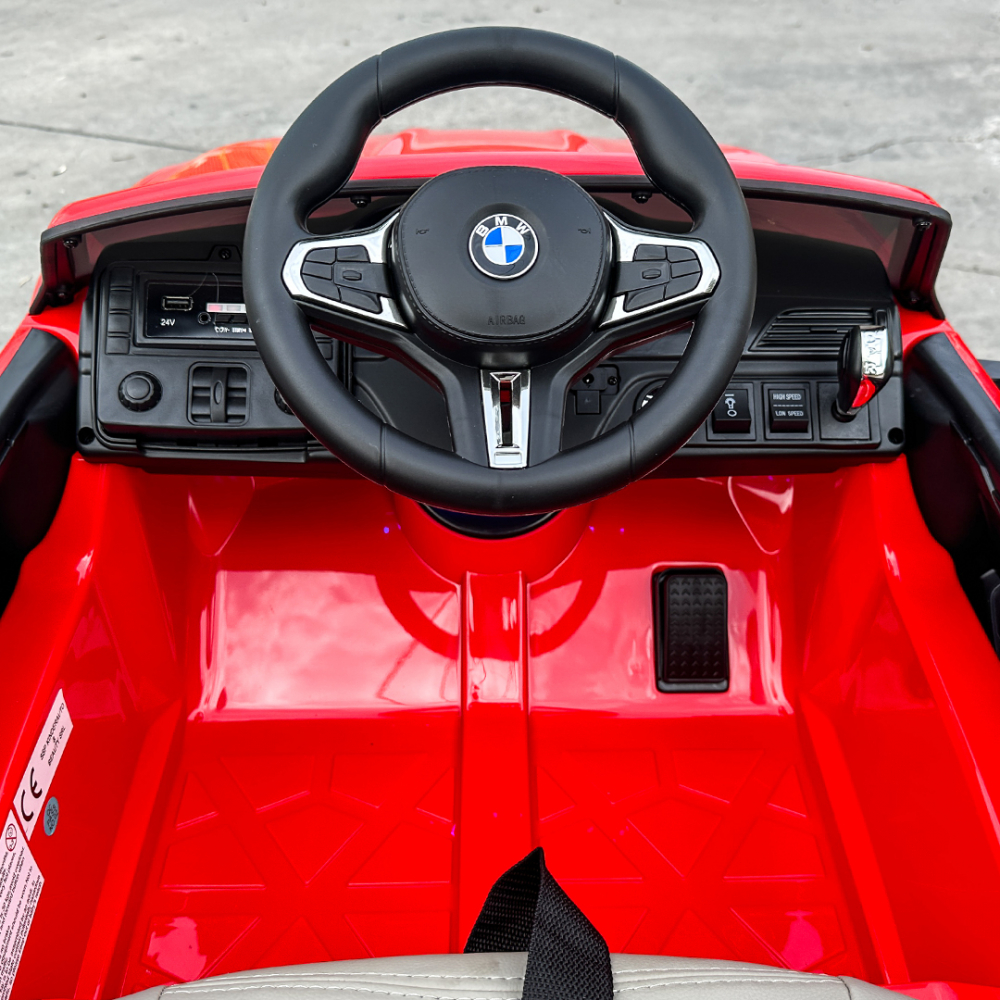 Masinuta electrica rosie pentru copii BMW M5, scaun tapitat si roti moi [16]