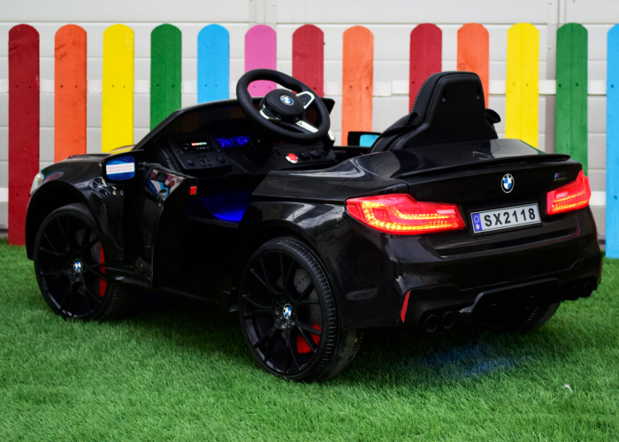 Masinuta electrica neagra pentru copii BMW M5, scaun tapitat si roti moi [6]