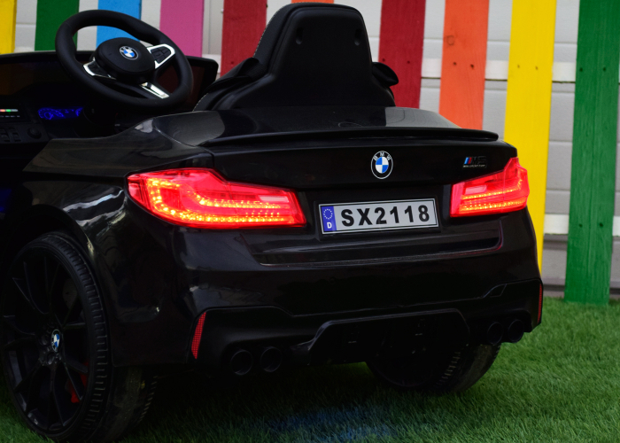 Masinuta electrica neagra pentru copii BMW M5, scaun tapitat si roti moi [8]
