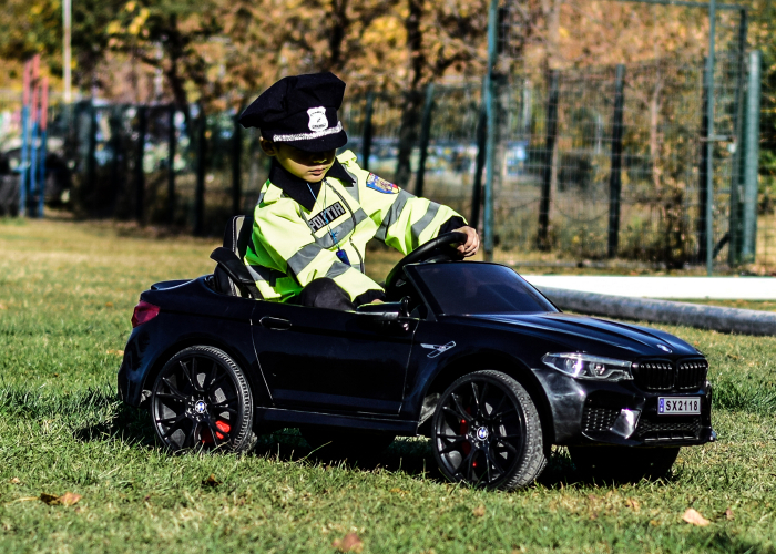 Masinuta electrica neagra pentru copii BMW M5, scaun tapitat si roti moi [14]
