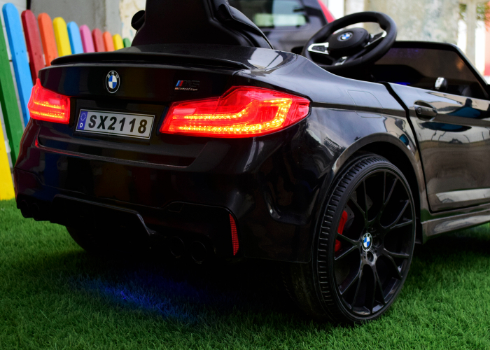 Masinuta electrica neagra pentru copii BMW M5, scaun tapitat si roti moi [12]