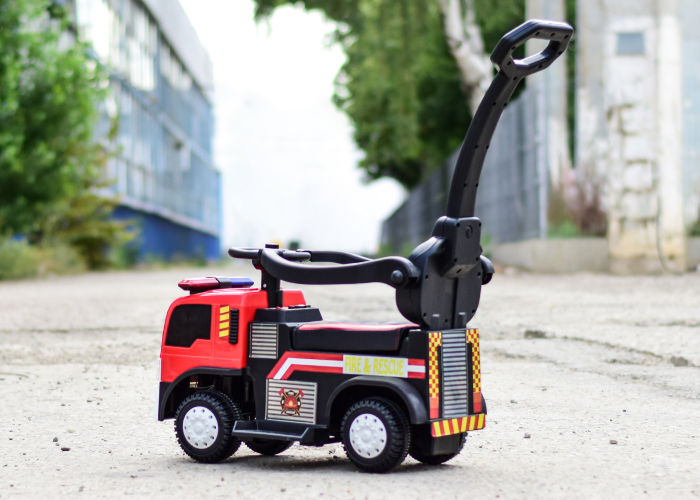 Masinuta electrica & camion cu maner 3 in 1 Kinderauto FireTruck 30W 6V, scaun tapitat, music player [5]