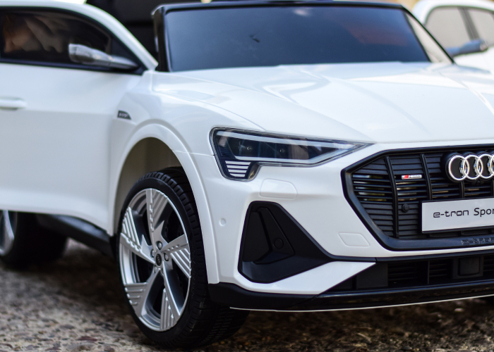Masinuta electrica copii Audi E-tron Sportback, 4x4, 12V 140W, culoare alba [9]