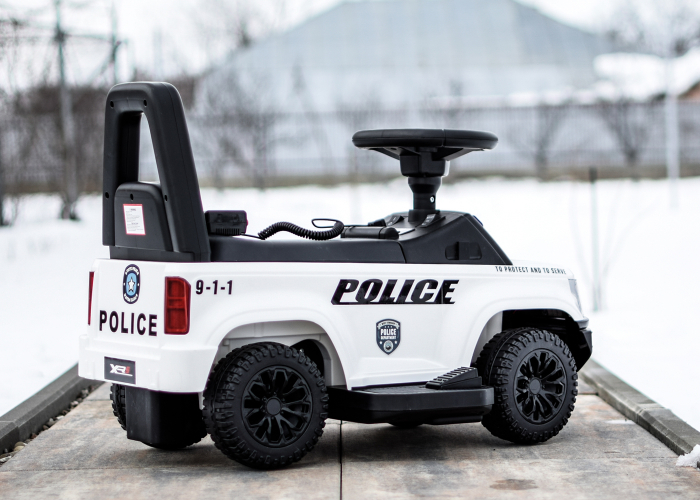 Masinuta electrica de politie Kinderauto Police 30W 6V cu megafon si music player, bluetooth, culoare Alb [3]