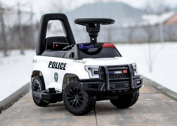 Masinuta electrica de politie Kinderauto Police 30W 6V cu megafon si music player, bluetooth, culoare Alb [2]
