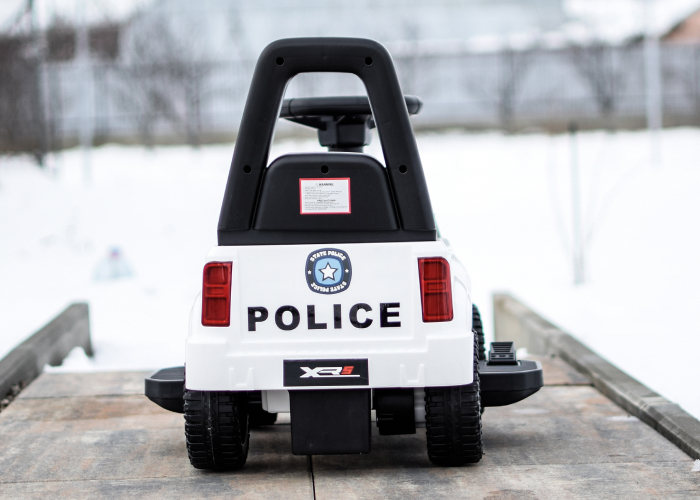 Masinuta electrica de politie Kinderauto Police 30W 6V cu megafon si music player, bluetooth, culoare Alb [5]