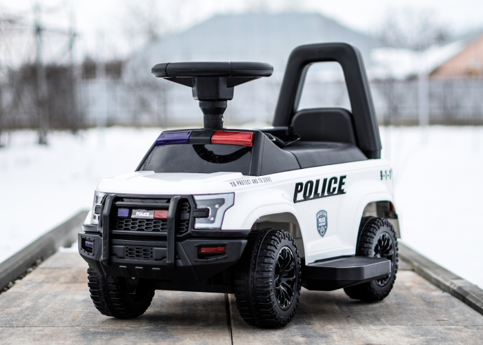 Masinuta electrica de politie Kinderauto Police 30W 6V cu megafon si music player, bluetooth, culoare Alb [7]