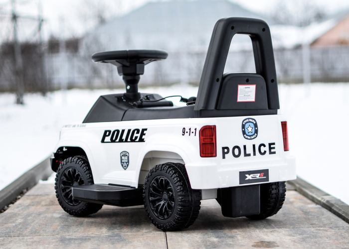 Masinuta electrica de politie Kinderauto Police 30W 6V cu megafon si music player, bluetooth, culoare Alb [6]